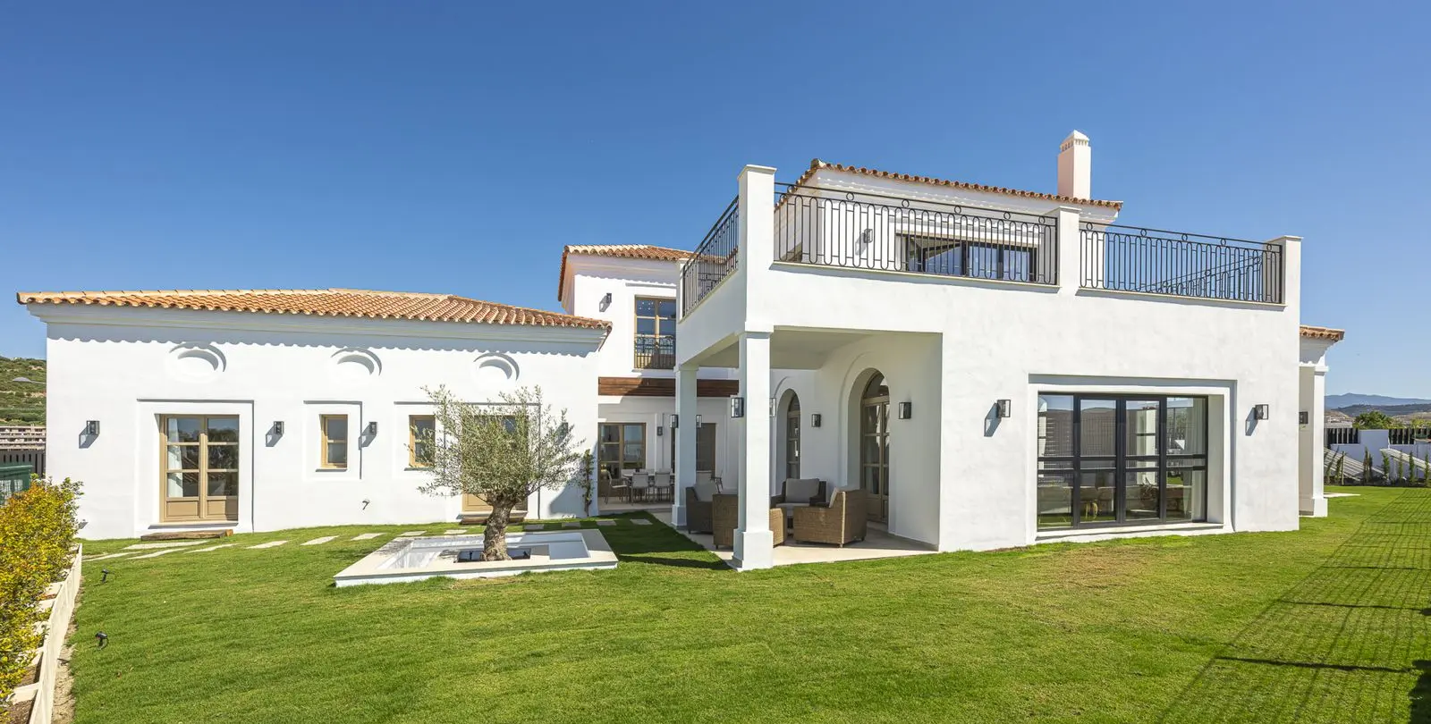 Venta de villa independiente en Estepona 1