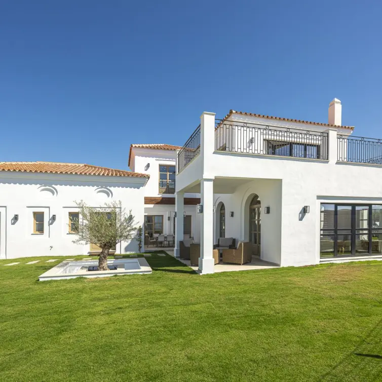 Продажа  отдельно стоящей виллы в Estepona