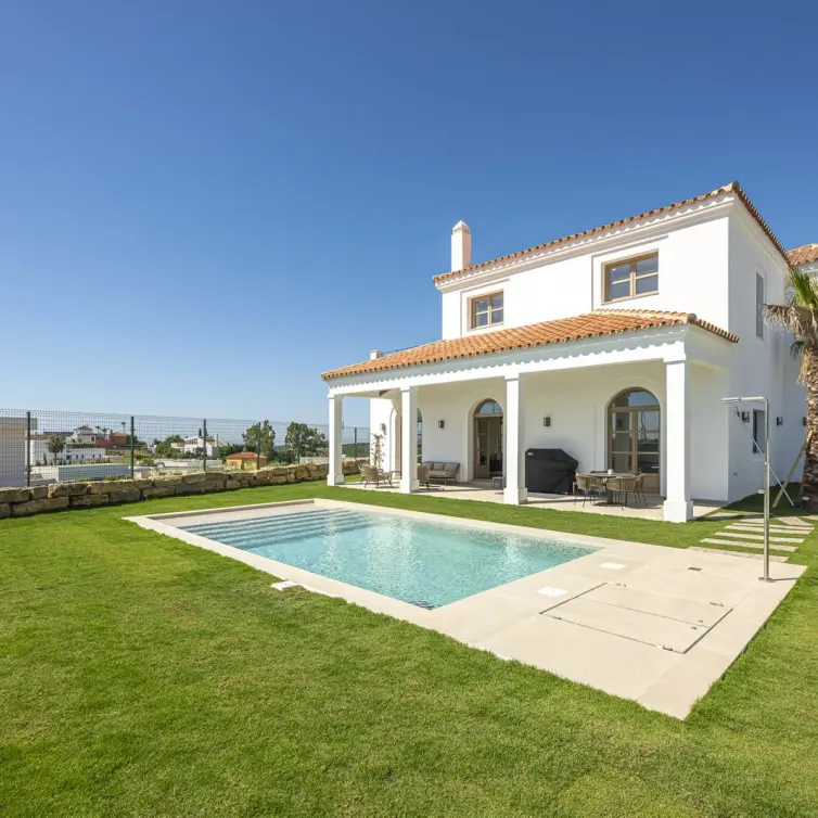 Продажа  отдельно стоящей виллы в Estepona