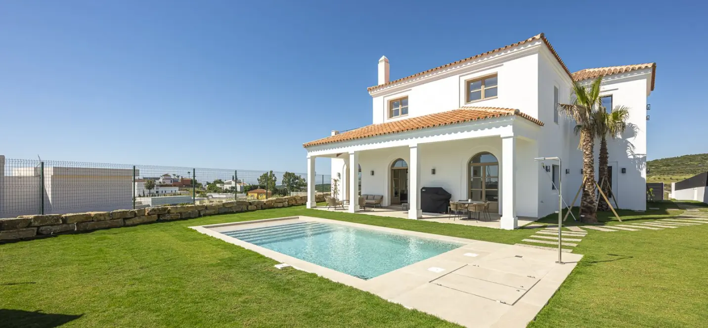 Продажа  отдельно стоящей виллы в Estepona 1