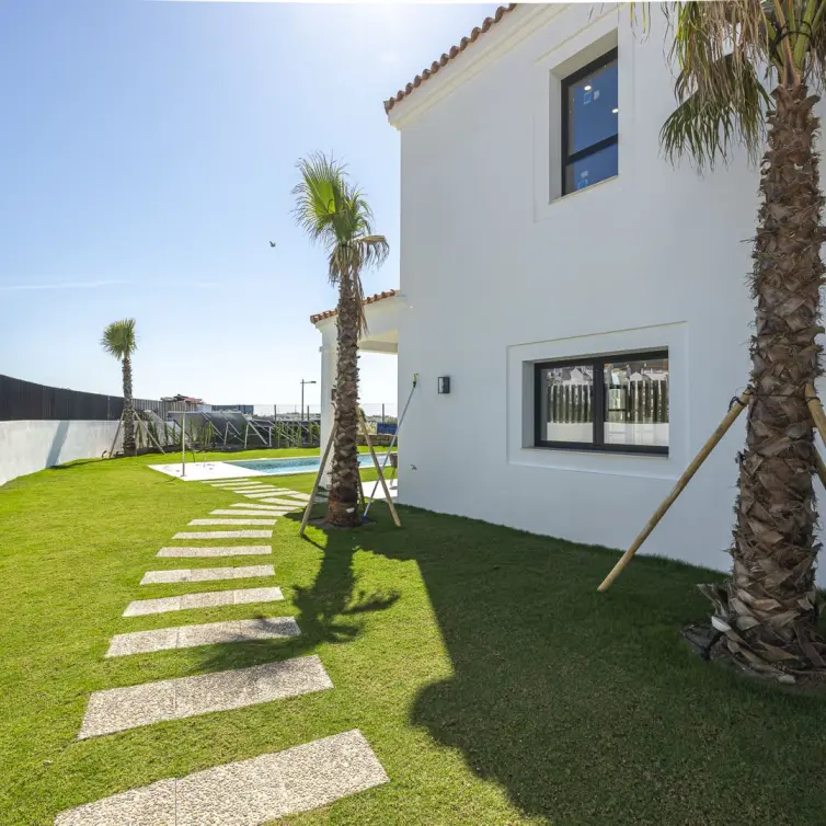 Продажа  отдельно стоящей виллы в Estepona