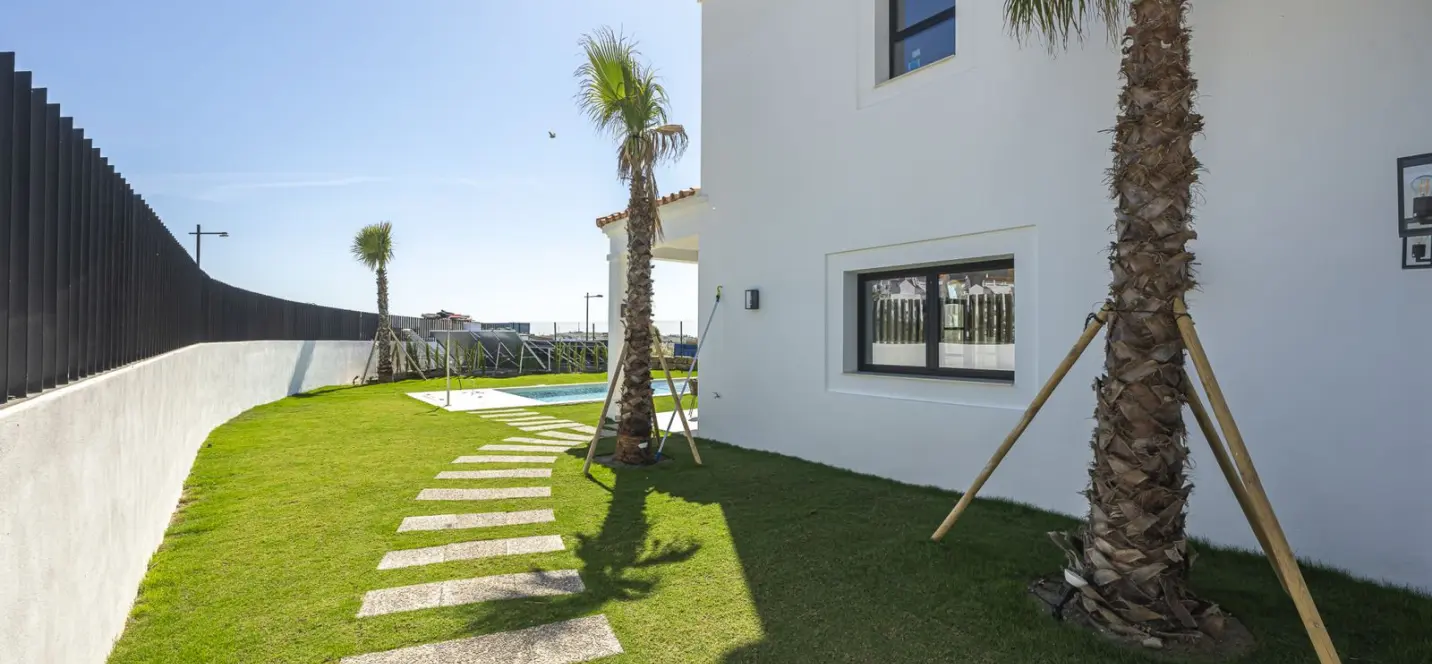 Продажа  отдельно стоящей виллы в Estepona 3