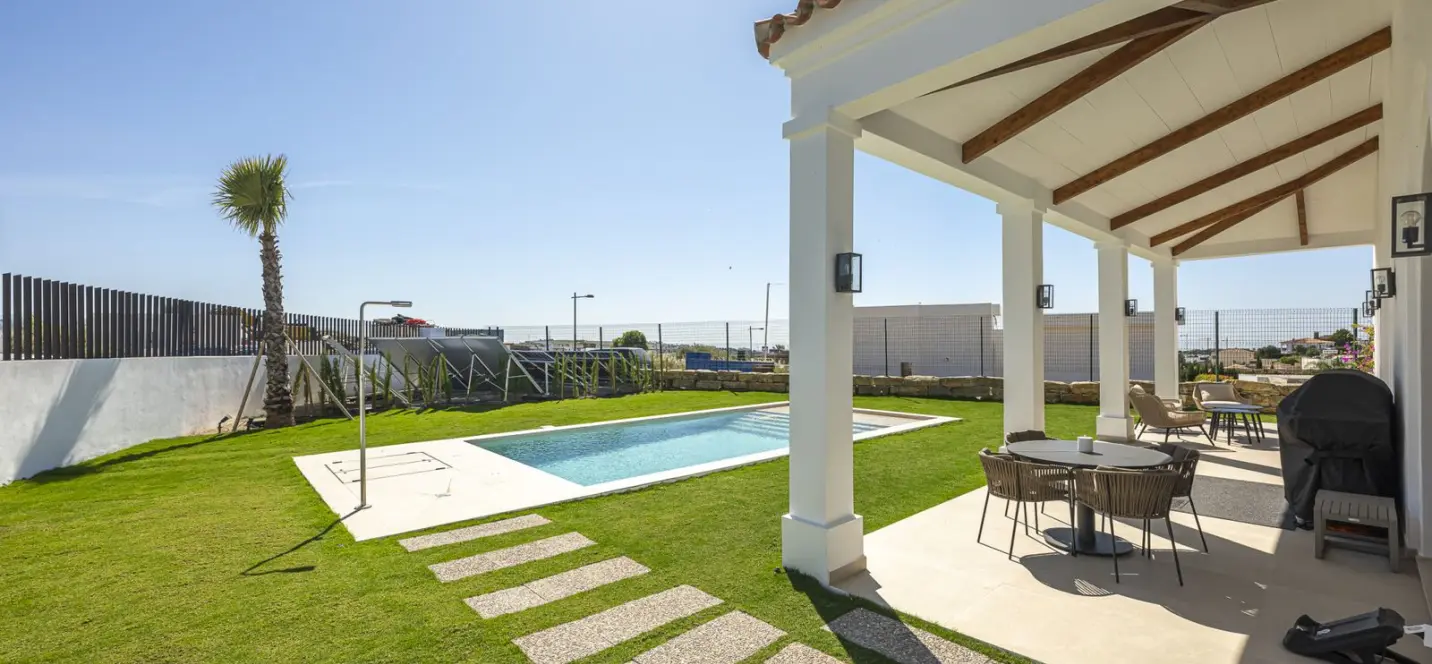 Продажа  отдельно стоящей виллы в Estepona 4
