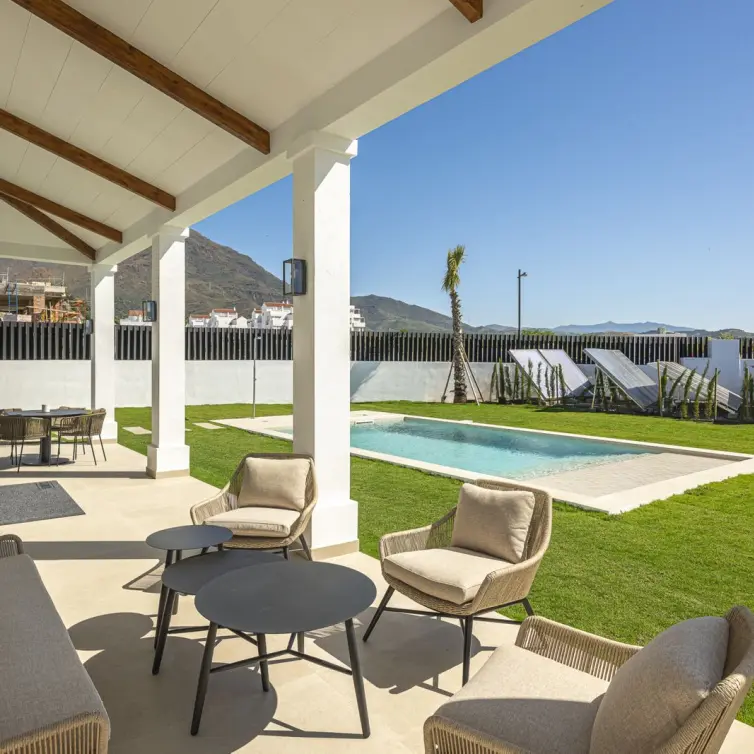 Продажа  отдельно стоящей виллы в Estepona