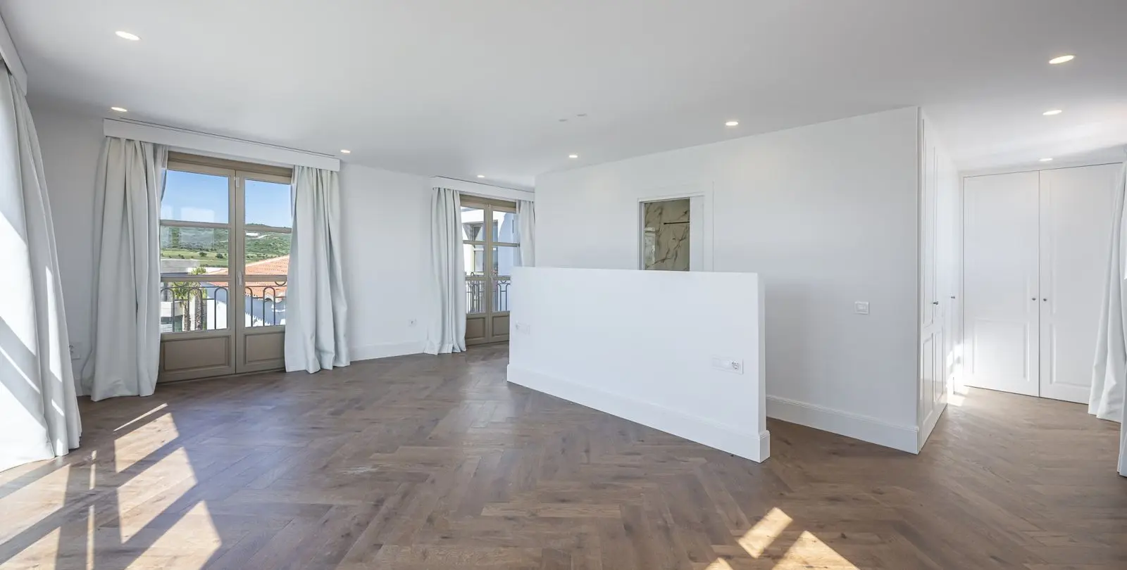 Venta de villa independiente en Estepona 32