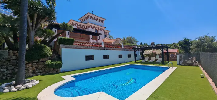 Venta de villa independiente en Elviria 1