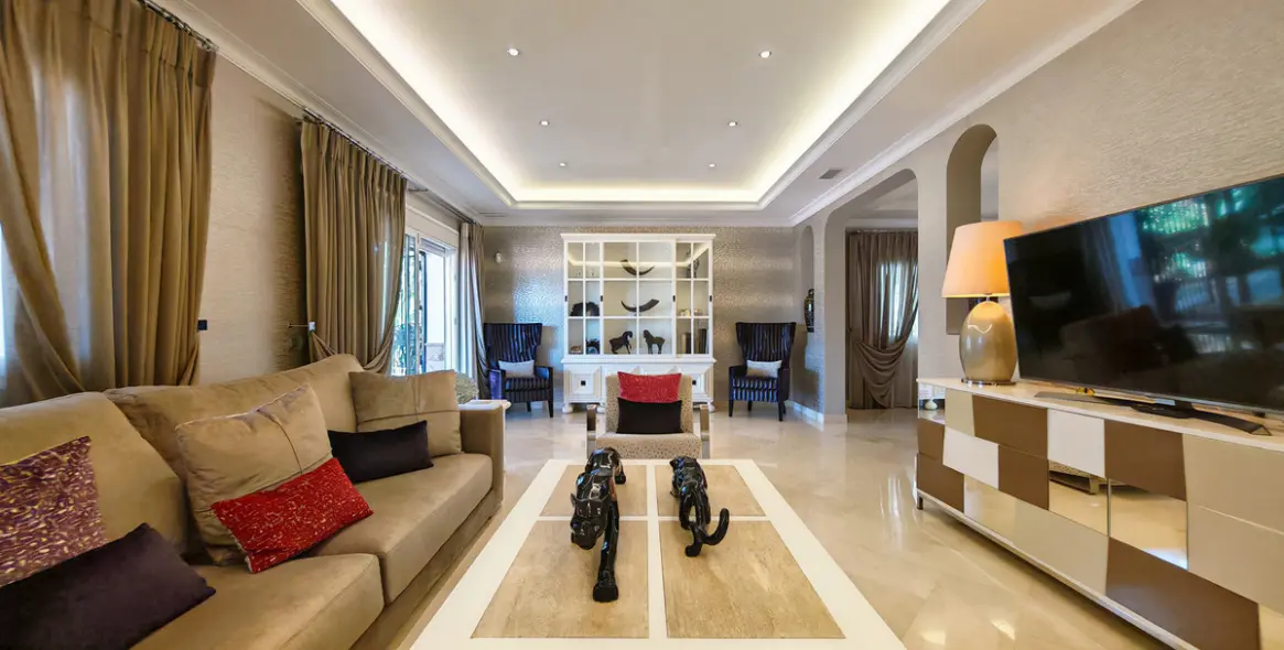 Venta de villa independiente en Elviria 3