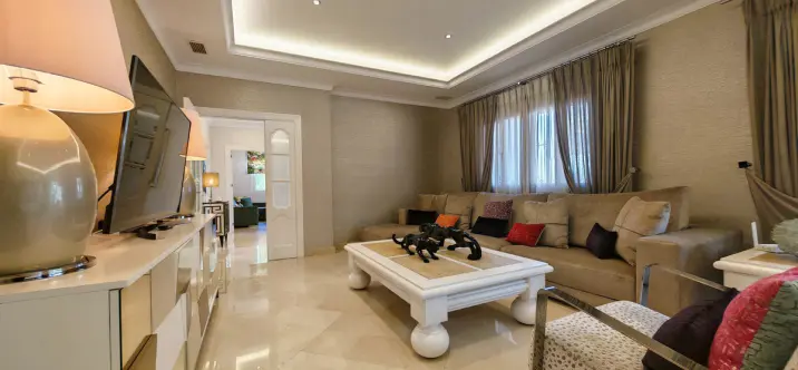 Venta de villa independiente en Elviria 3