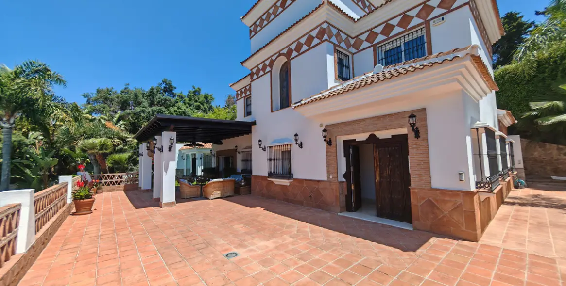 Venta de villa independiente en Elviria 10