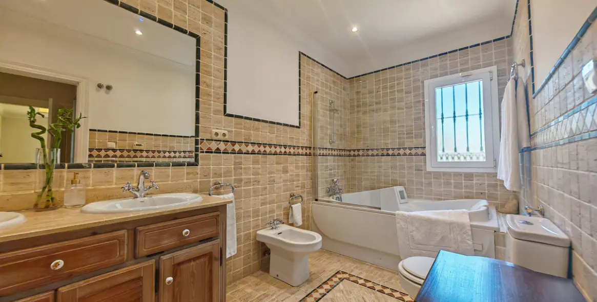 Venta de villa independiente en Elviria 17