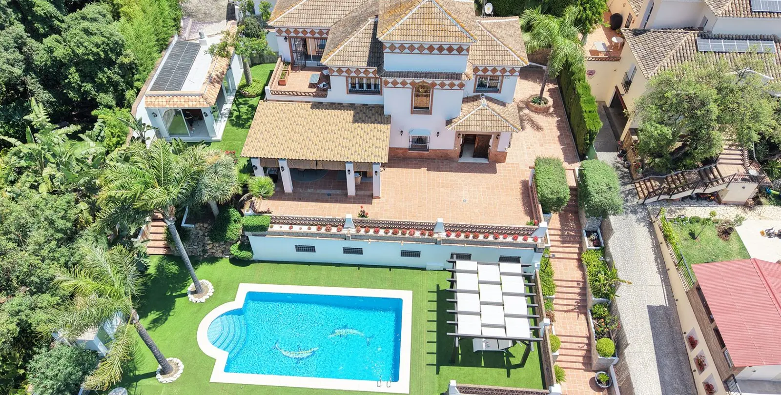 Продажа  отдельно стоящей виллы в Elviria 1