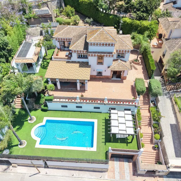 Venta de villa independiente en Elviria