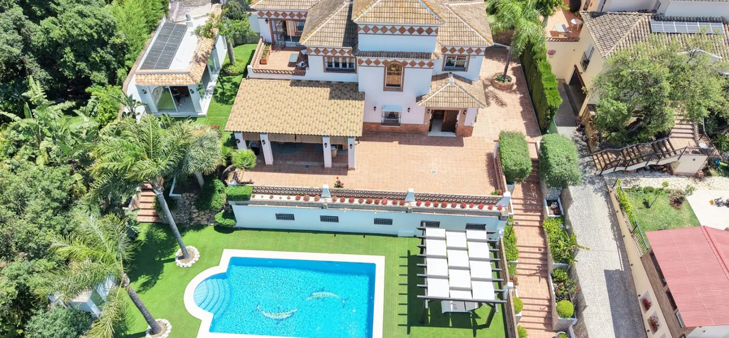 Venta de villa independiente en Elviria 0
