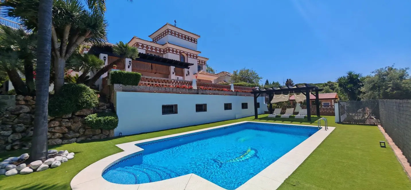 Venta de villa independiente en Elviria 1