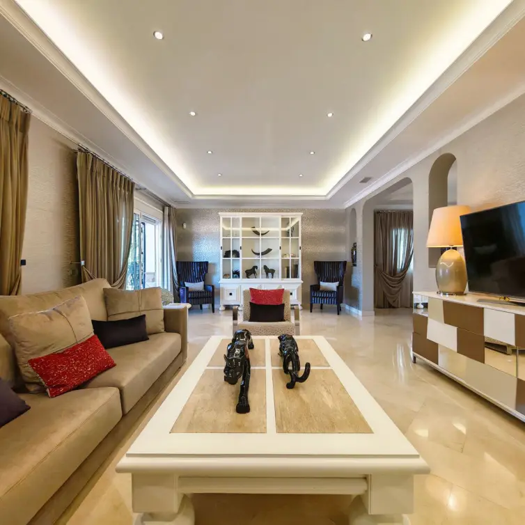 Venta de villa independiente en Elviria