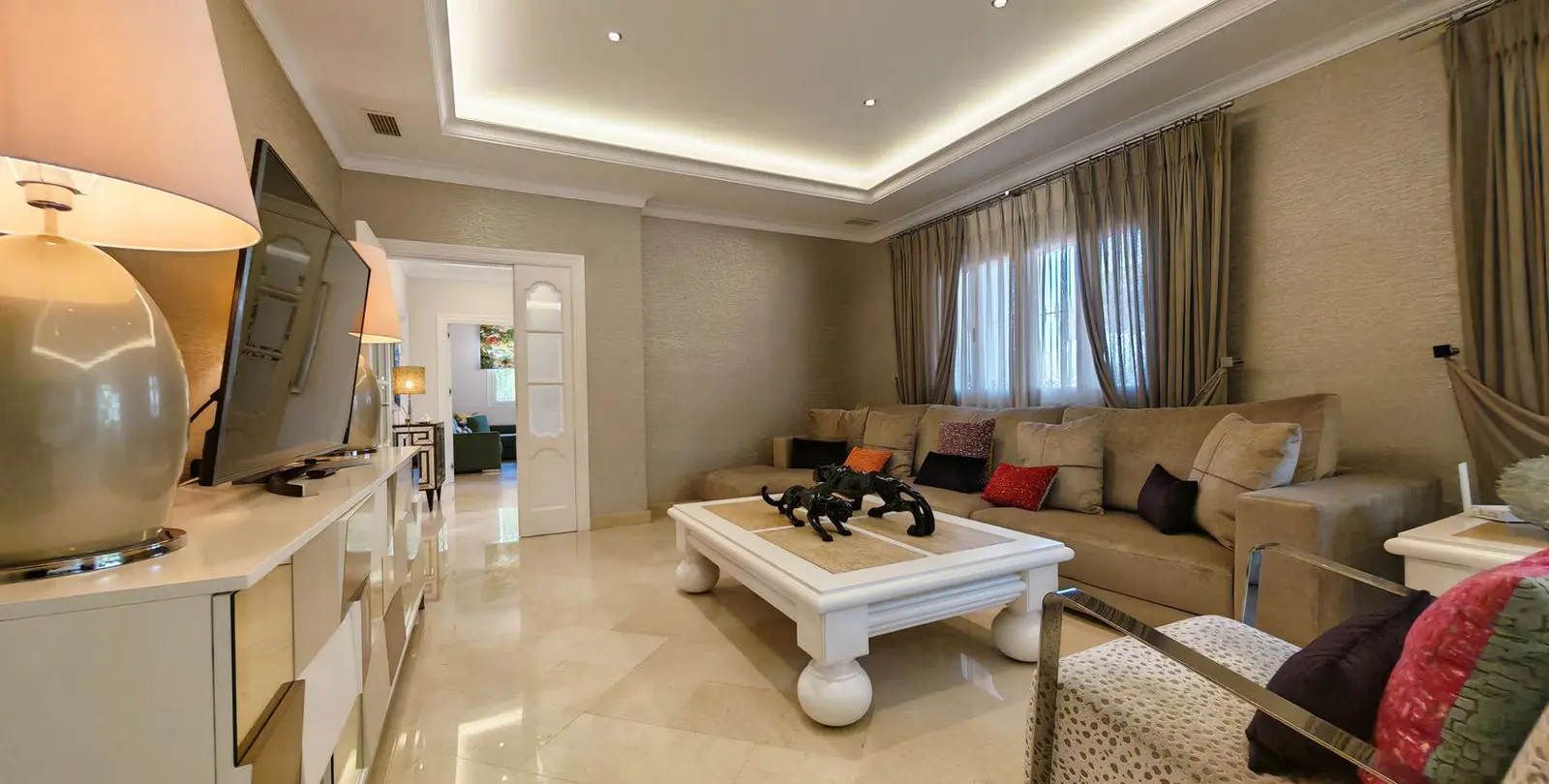 Продажа  отдельно стоящей виллы в Elviria 4