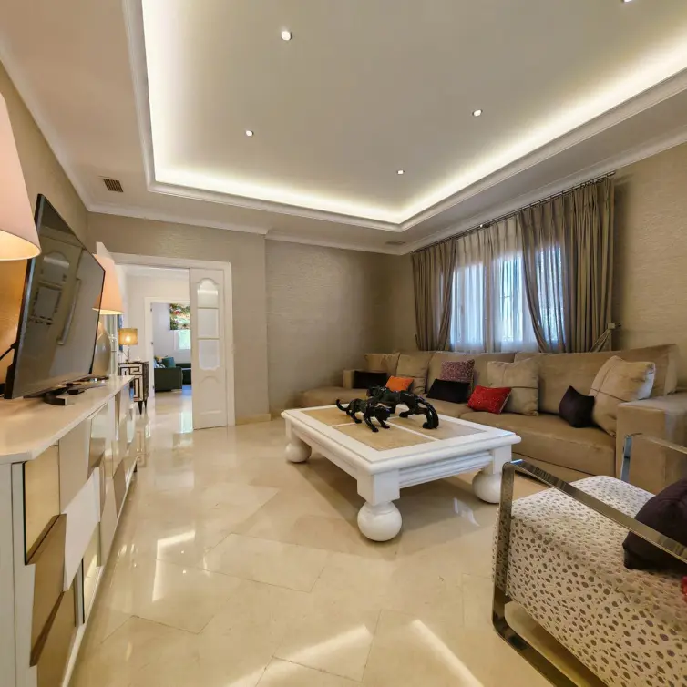 Venta de villa independiente en Elviria