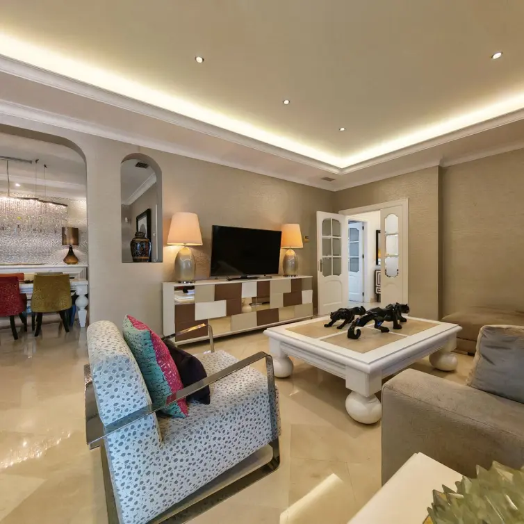 Venta de villa independiente en Elviria