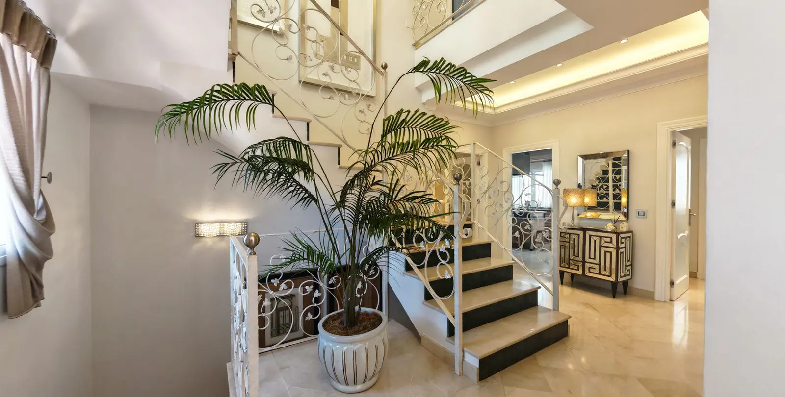Продажа  отдельно стоящей виллы в Elviria 11