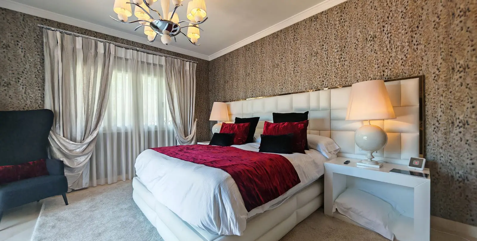 Продажа  отдельно стоящей виллы в Elviria 13