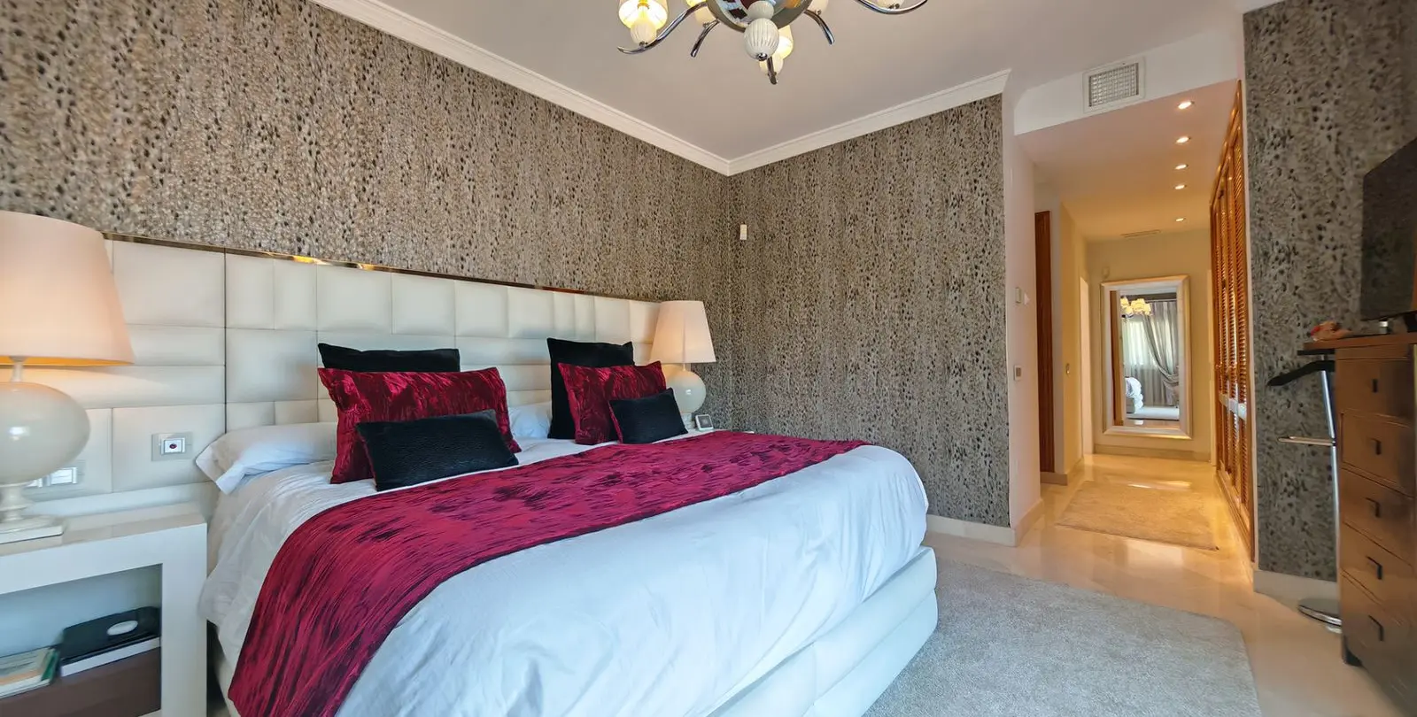 Продажа  отдельно стоящей виллы в Elviria 14