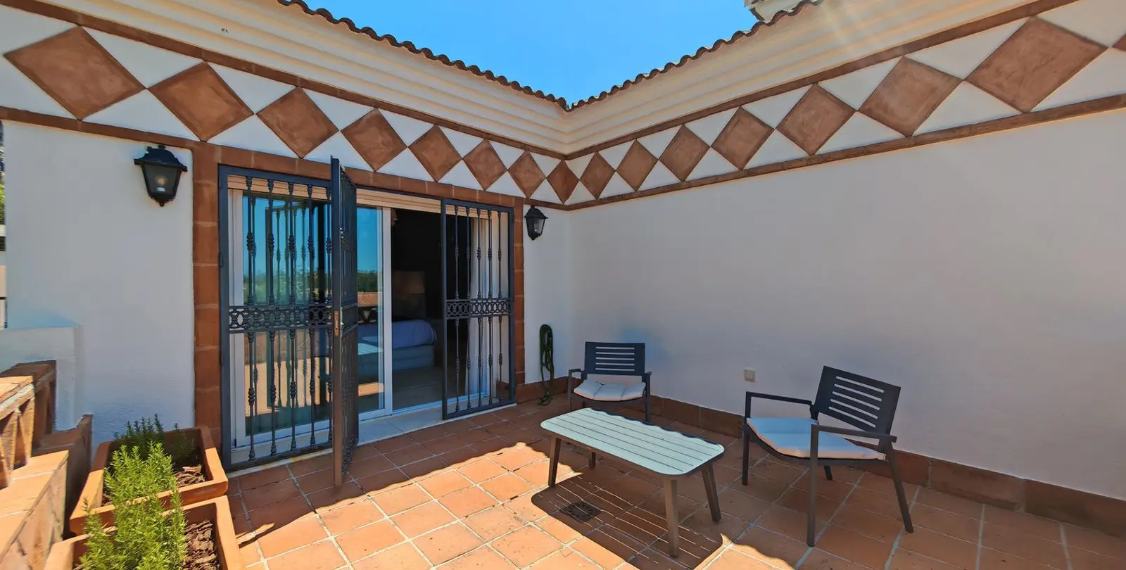 Продажа  отдельно стоящей виллы в Elviria 16
