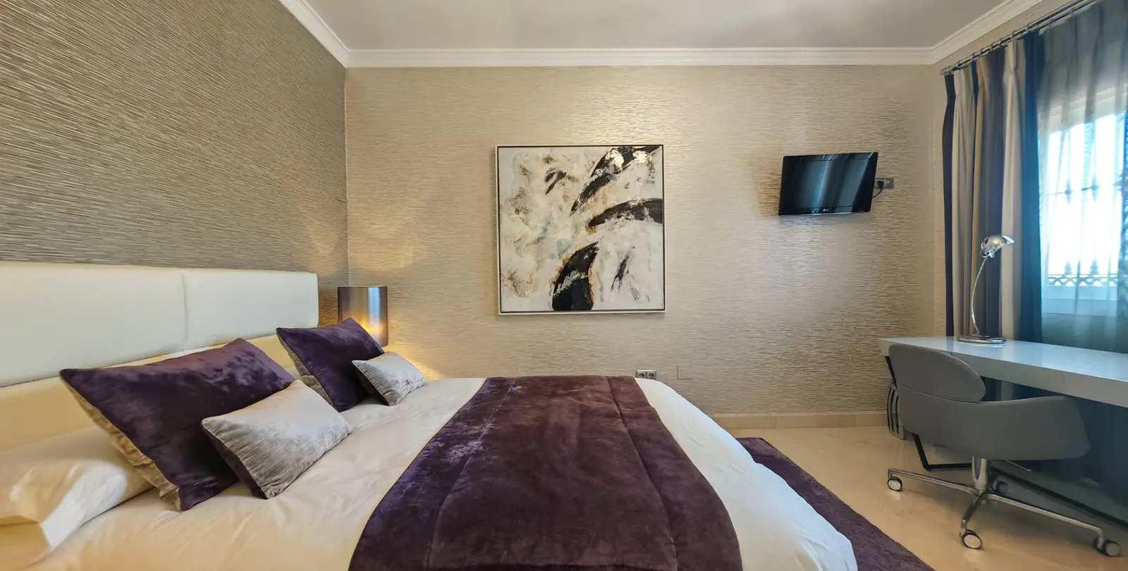 Продажа  отдельно стоящей виллы в Elviria 18