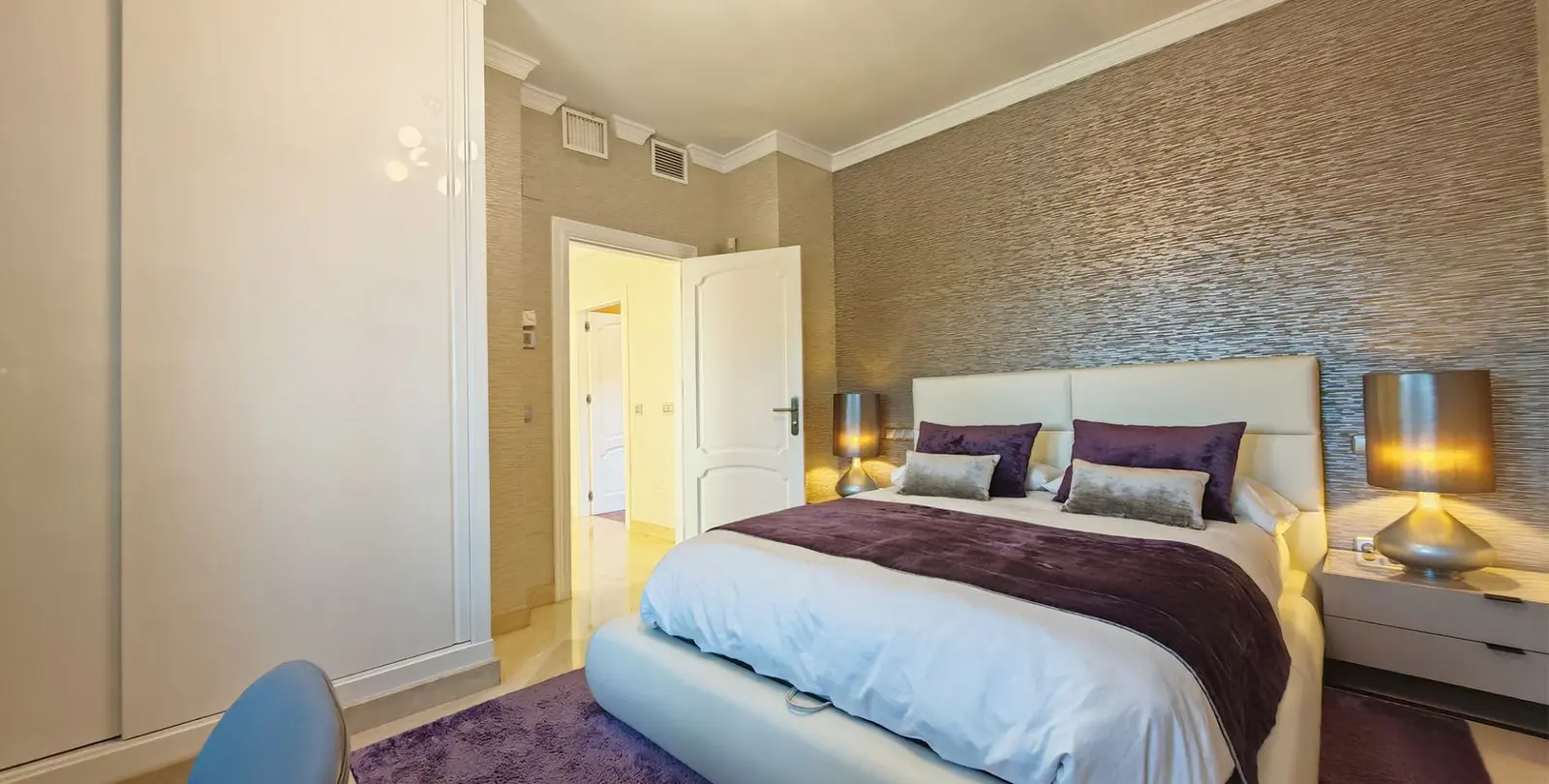 Продажа  отдельно стоящей виллы в Elviria 19