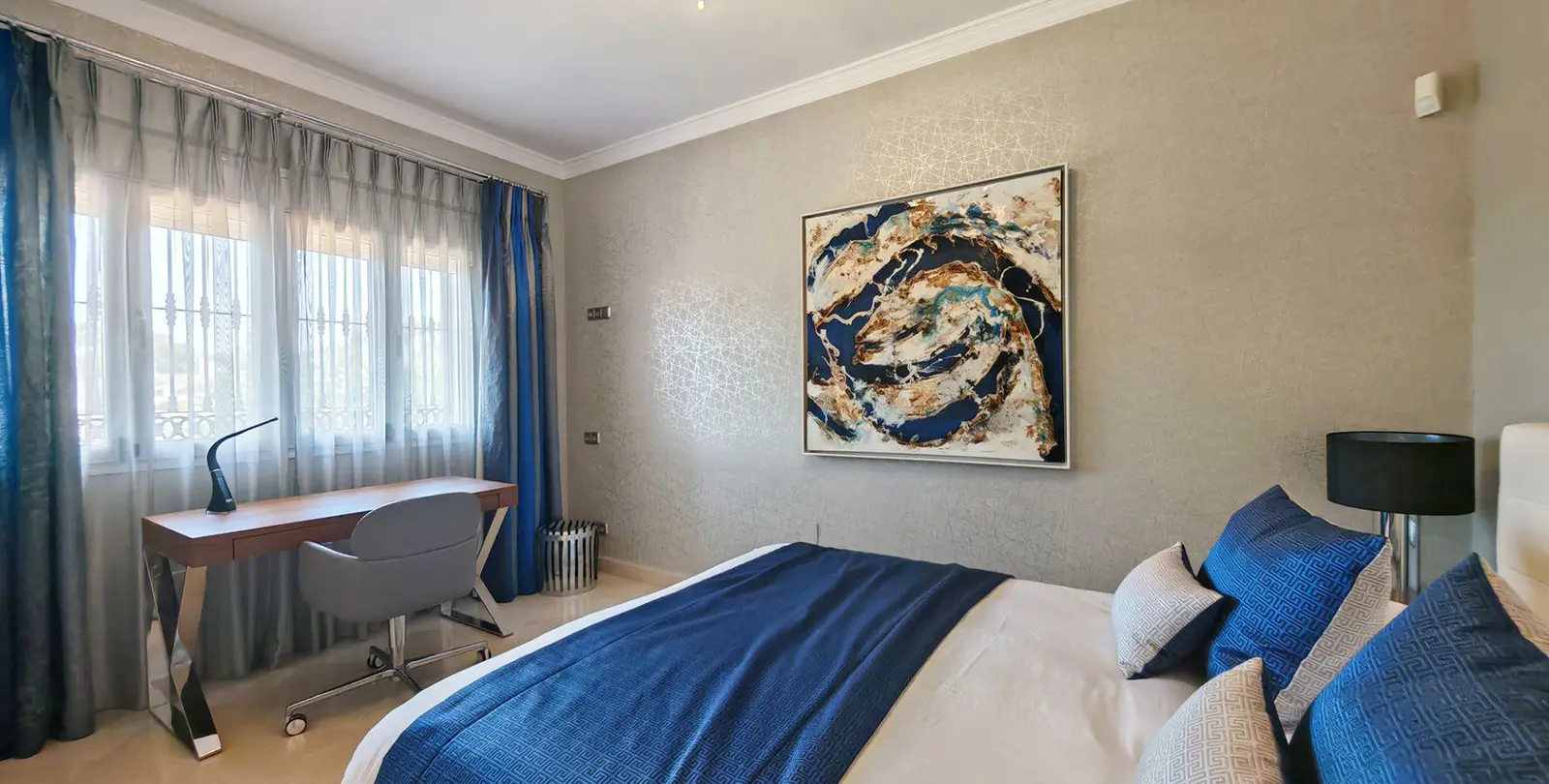 Продажа  отдельно стоящей виллы в Elviria 21