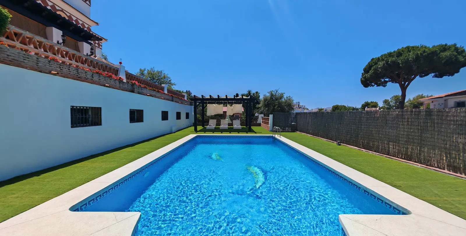 Продажа  отдельно стоящей виллы в Elviria 30