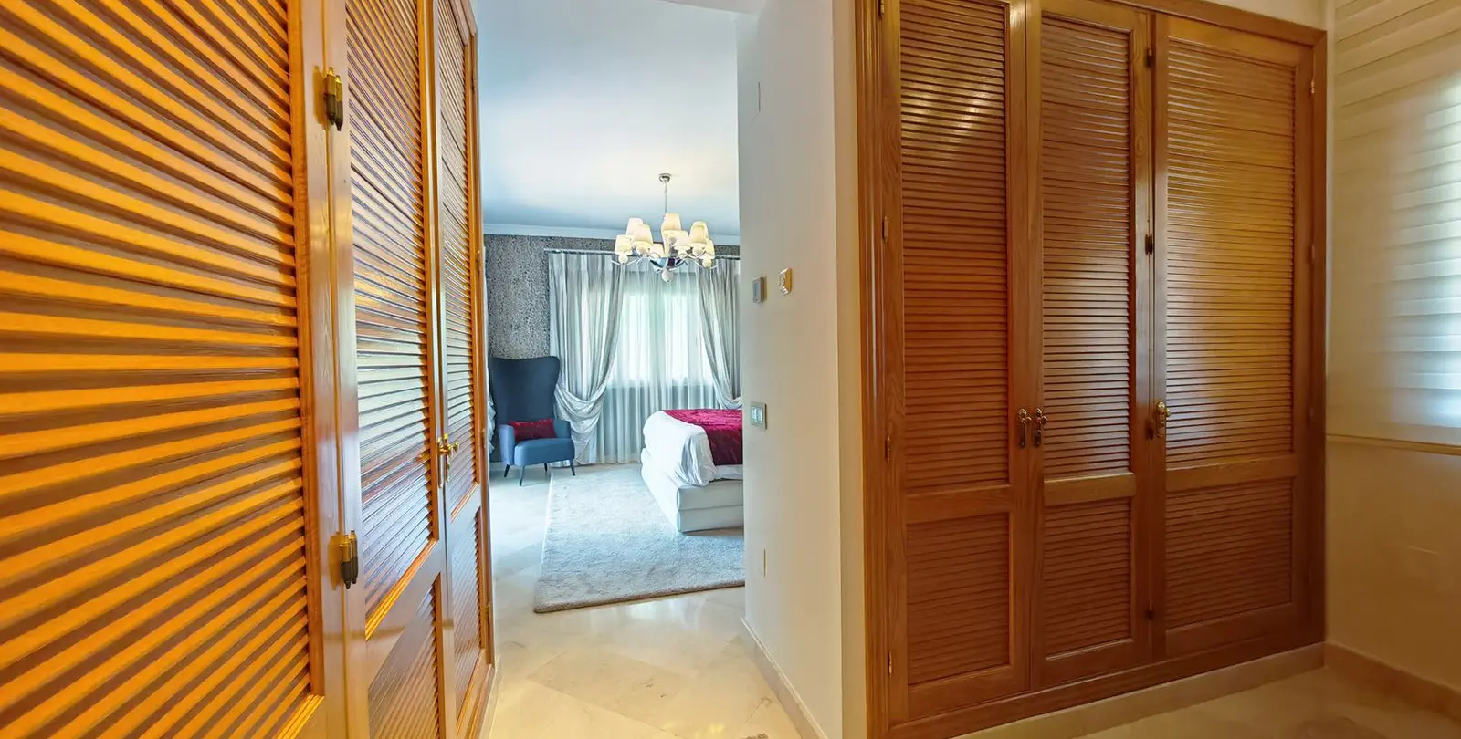 Sale of detached villa in Elviria 15