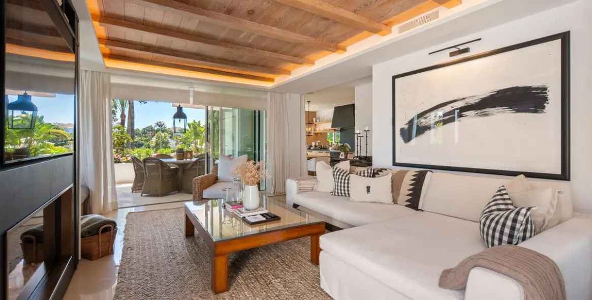 Venta de apartamento en planta media en The Golden Mile 1