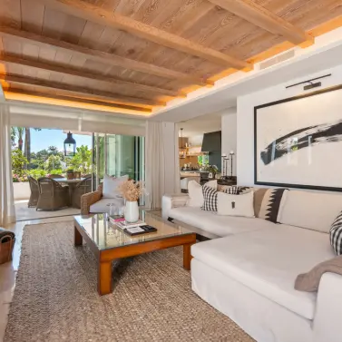 Venta de apartamento en planta media en The Golden Mile