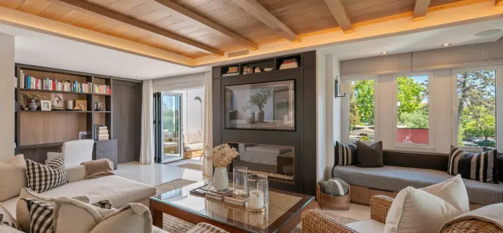 Venta de apartamento en planta media en The Golden Mile 1