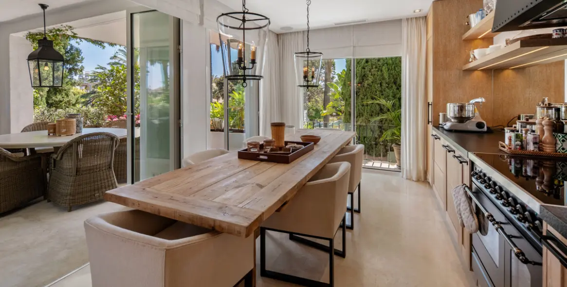 Venta de apartamento en planta media en The Golden Mile 10