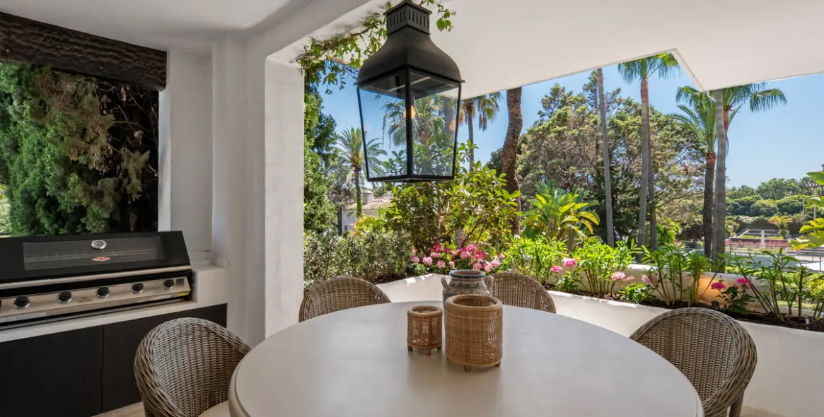 Venta de apartamento en planta media en The Golden Mile 12
