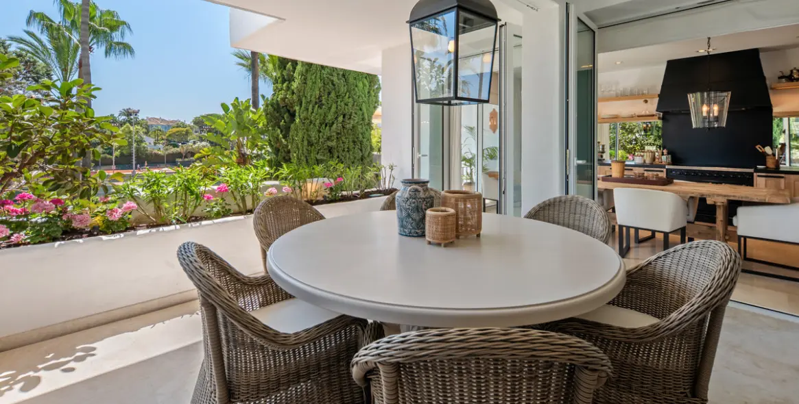 Venta de apartamento en planta media en The Golden Mile 13
