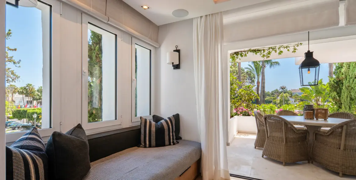 Venta de apartamento en planta media en The Golden Mile 14