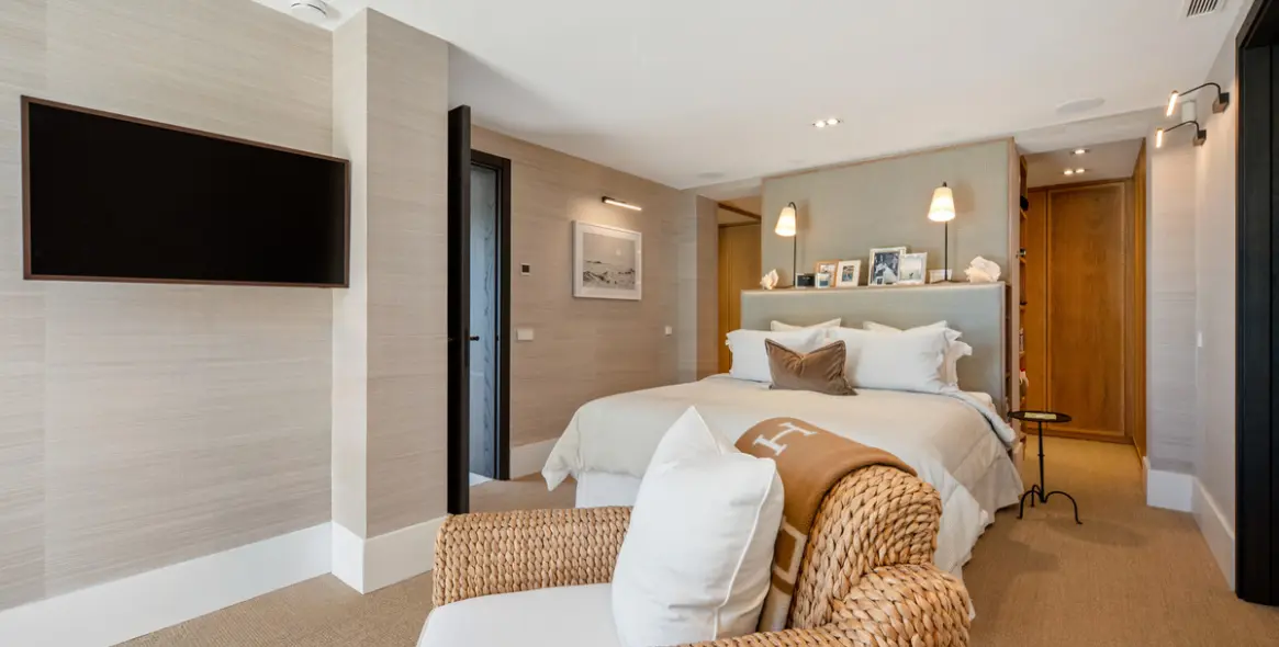 Venta de apartamento en planta media en The Golden Mile 15