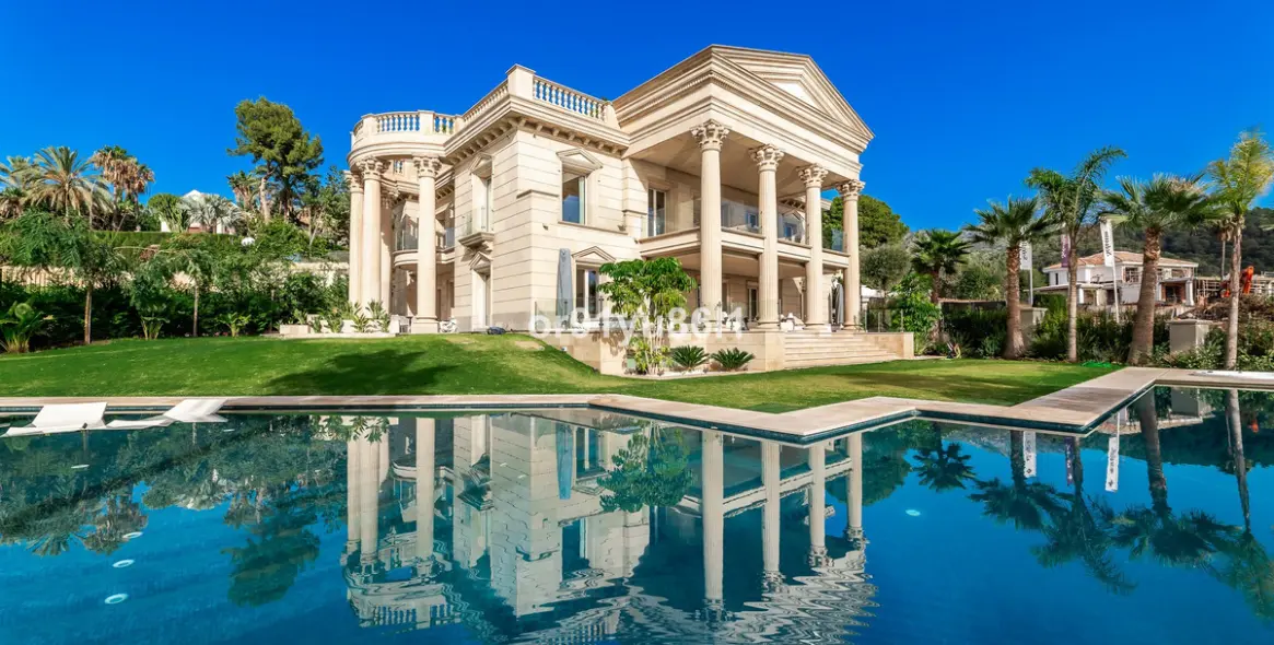 Venta de villa independiente en Sierra Blanca 1