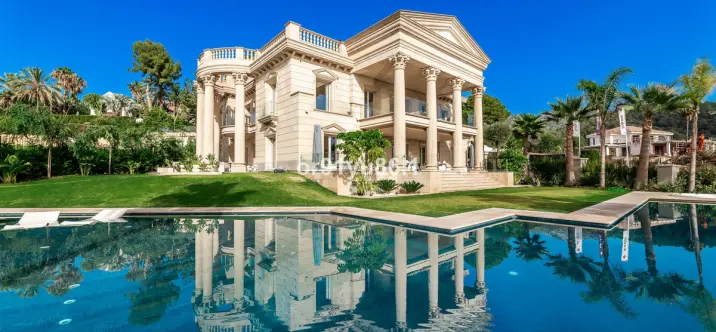 Venta de villa independiente en Sierra Blanca 0