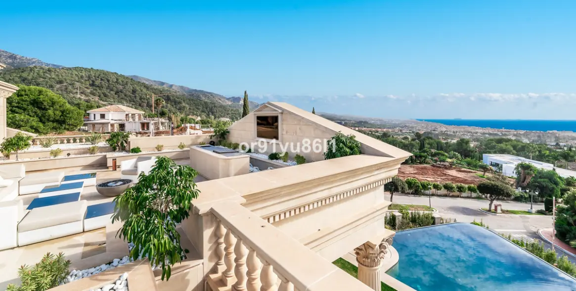 Venta de villa independiente en Sierra Blanca 21