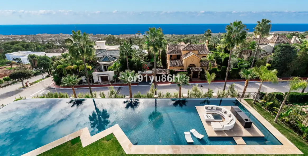 Venta de villa independiente en Sierra Blanca 22