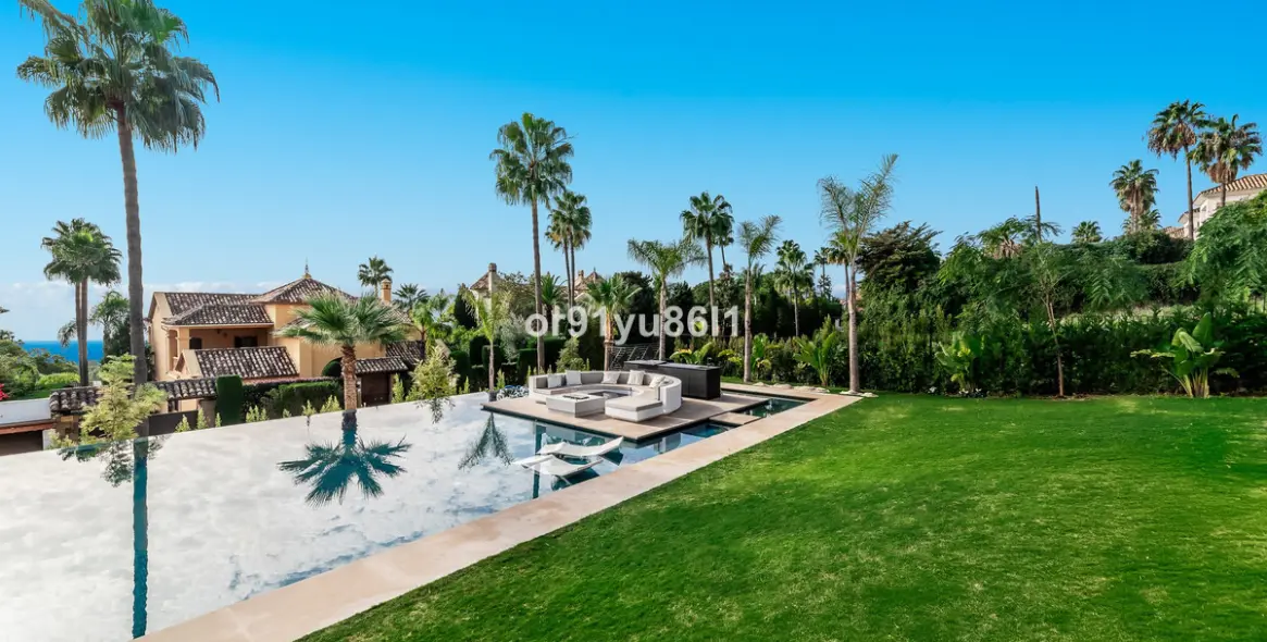 Venta de villa independiente en Sierra Blanca 23