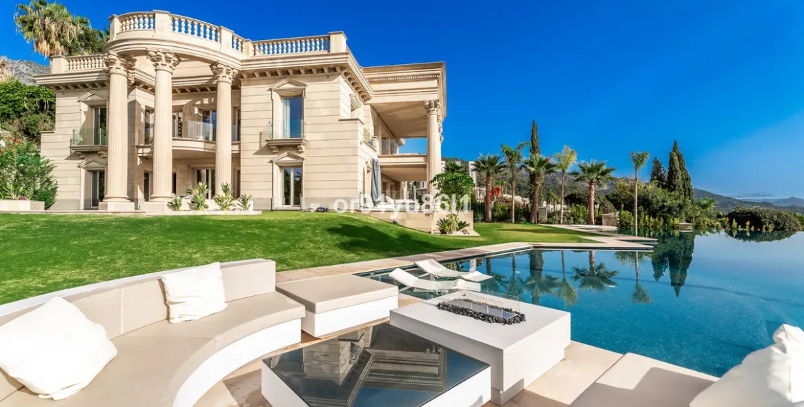 Venta de villa independiente en Sierra Blanca 32