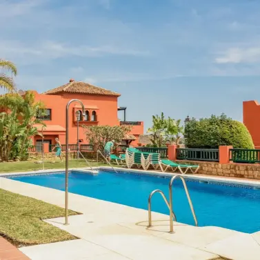 Alquiler a largo plazo de apartamento en planta media en Mijas