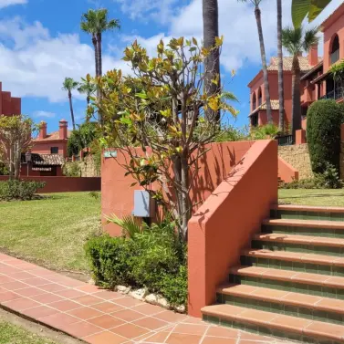 Alquiler a largo plazo de apartamento en planta media en Mijas