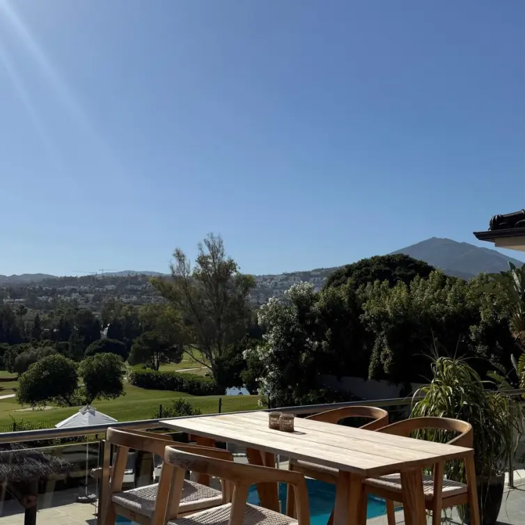 Short-term rent of detached villa in Nueva Andalucía
