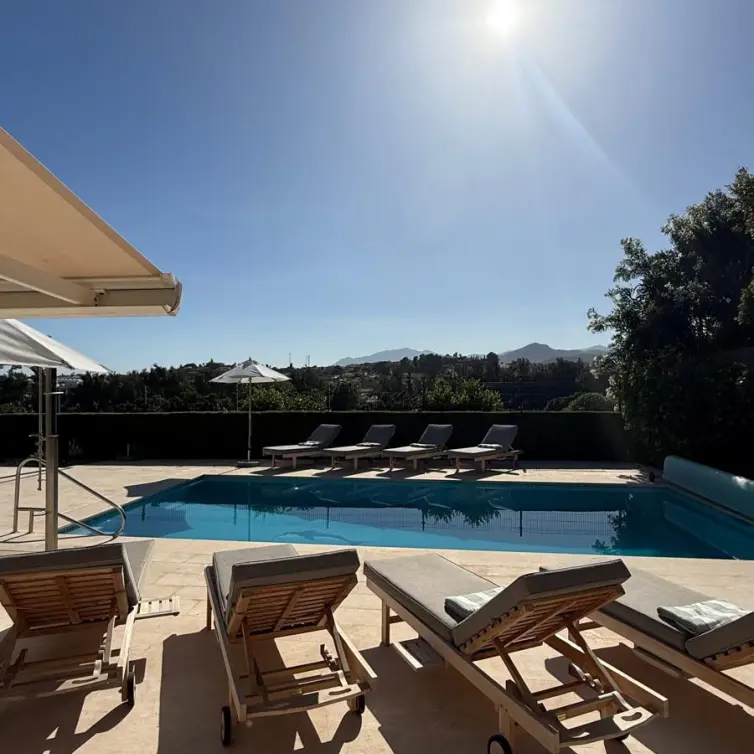Short-term rent of detached villa in Nueva Andalucía