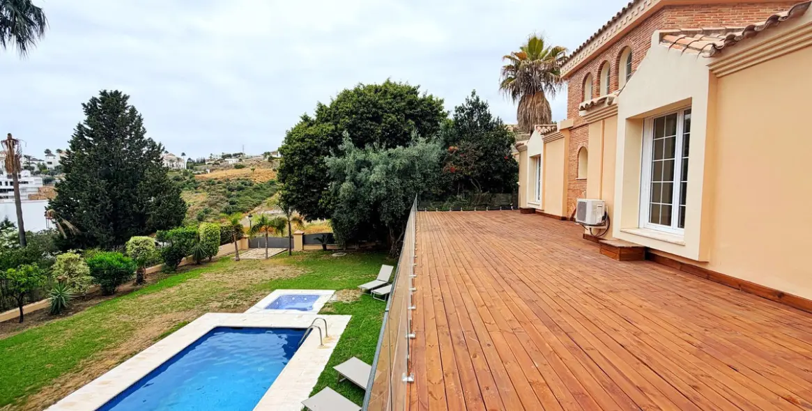 Long-term rent of detached villa in El Paraiso 1